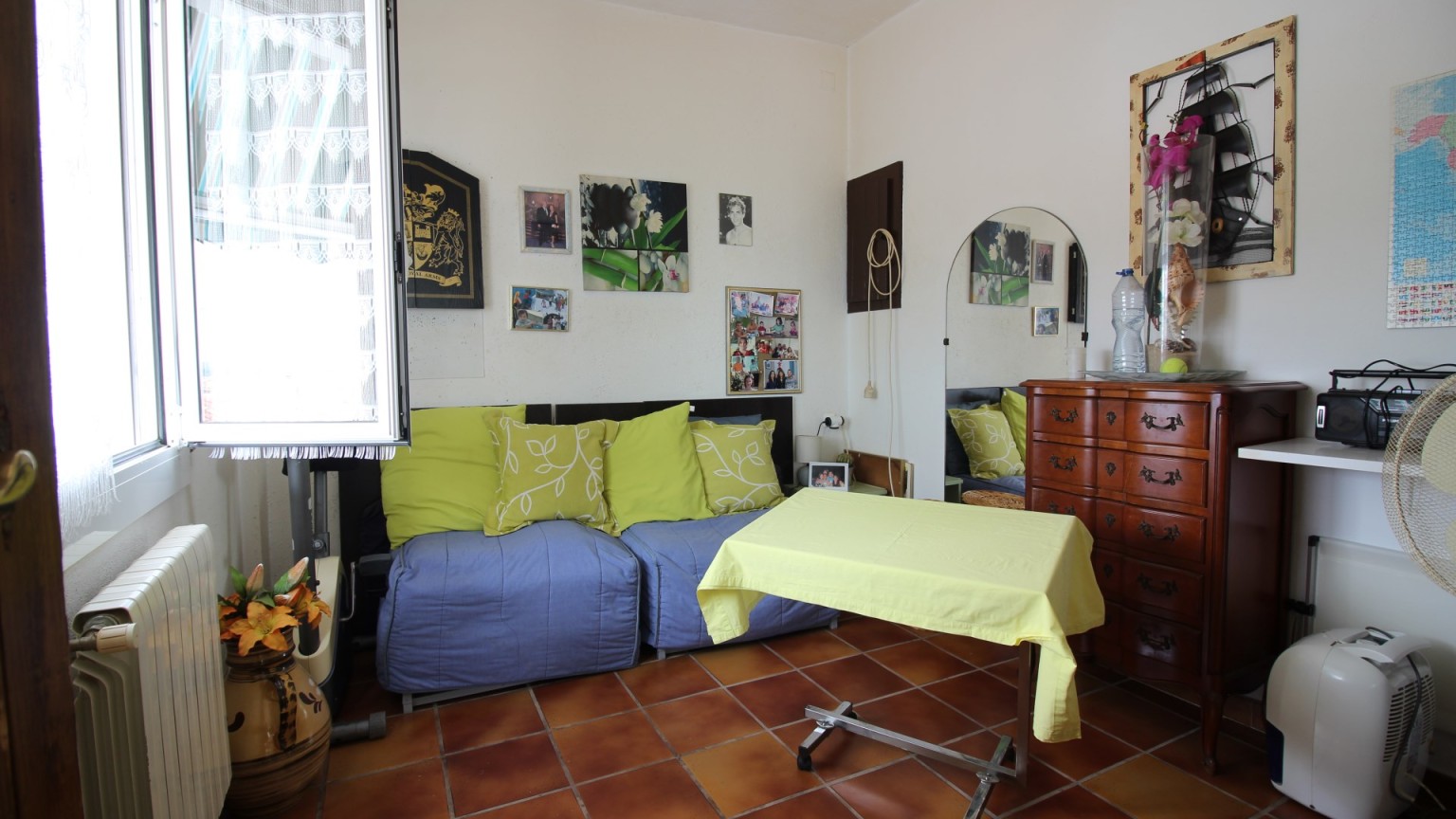 Casa en venda, zona Els Grecs amb 4 dormitoris i 3 banys.