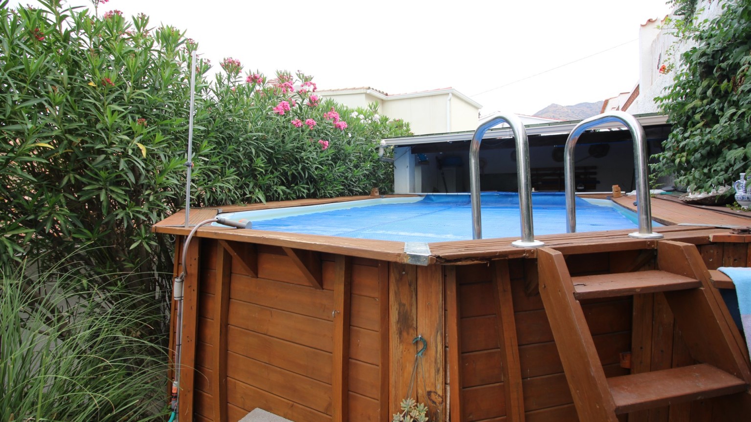 Casa en venda, zona Els Grecs amb 4 dormitoris i 3 banys.