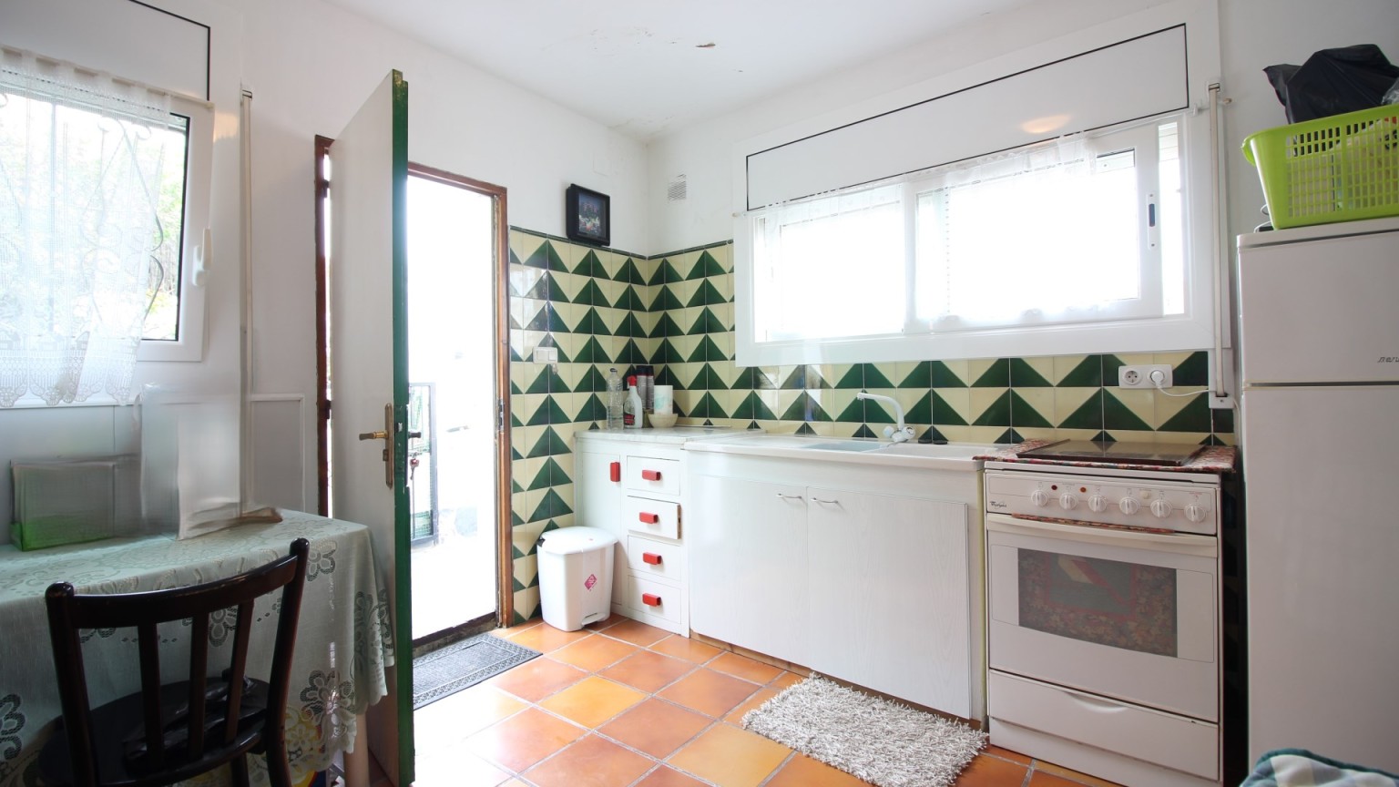 Casa en venda, zona Els Grecs amb 4 dormitoris i 3 banys.
