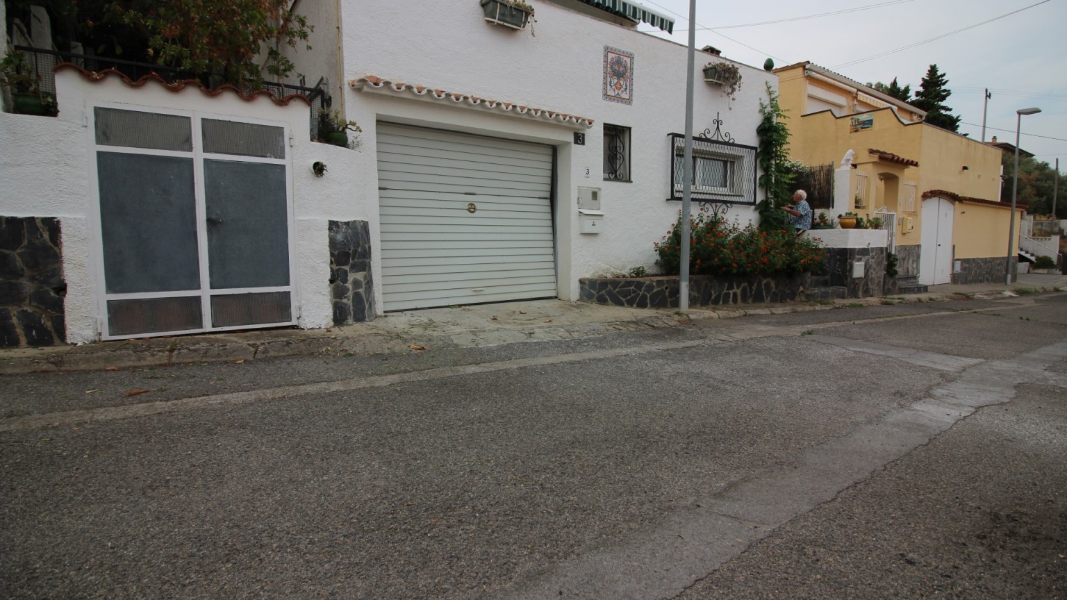 Casa en venda, zona Els Grecs amb 4 dormitoris i 3 banys.