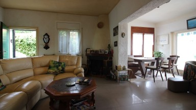 Casa en venda, zona Els Grecs amb 4 dormitoris i 3 banys.
