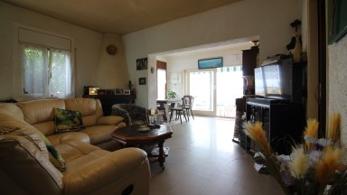 Casa en venda, zona Els Grecs amb 4 dormitoris i 3 banys.