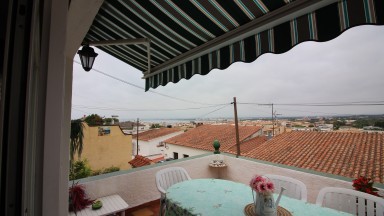Casa en venda, zona Els Grecs amb 4 dormitoris i 3 banys.
