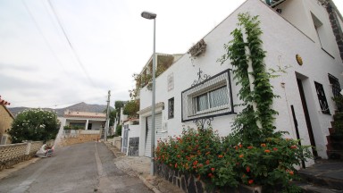 Casa en venda, zona Els Grecs amb 4 dormitoris i 3 banys.