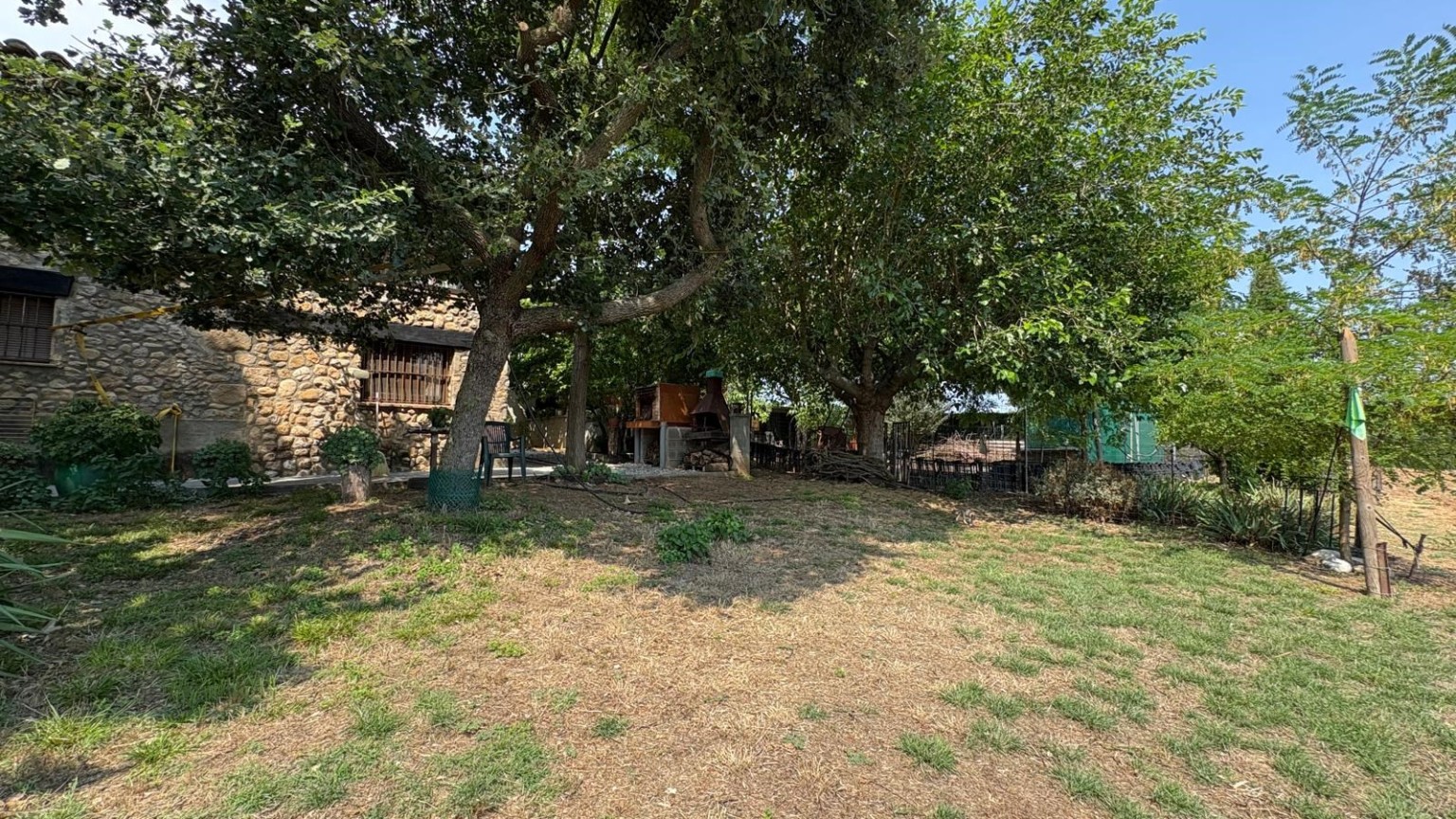 House in the village of Cabanelles of 1 room, with air conditioning, furnished and equipped with electric vehicles.