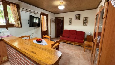 House in the village of Cabanelles of 1 room, with air conditioning, furnished and equipped with electric vehicles.