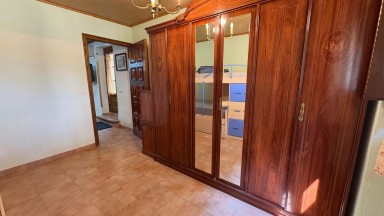 House in the village of Cabanelles of 1 room, with air conditioning, furnished and equipped with electric vehicles.
