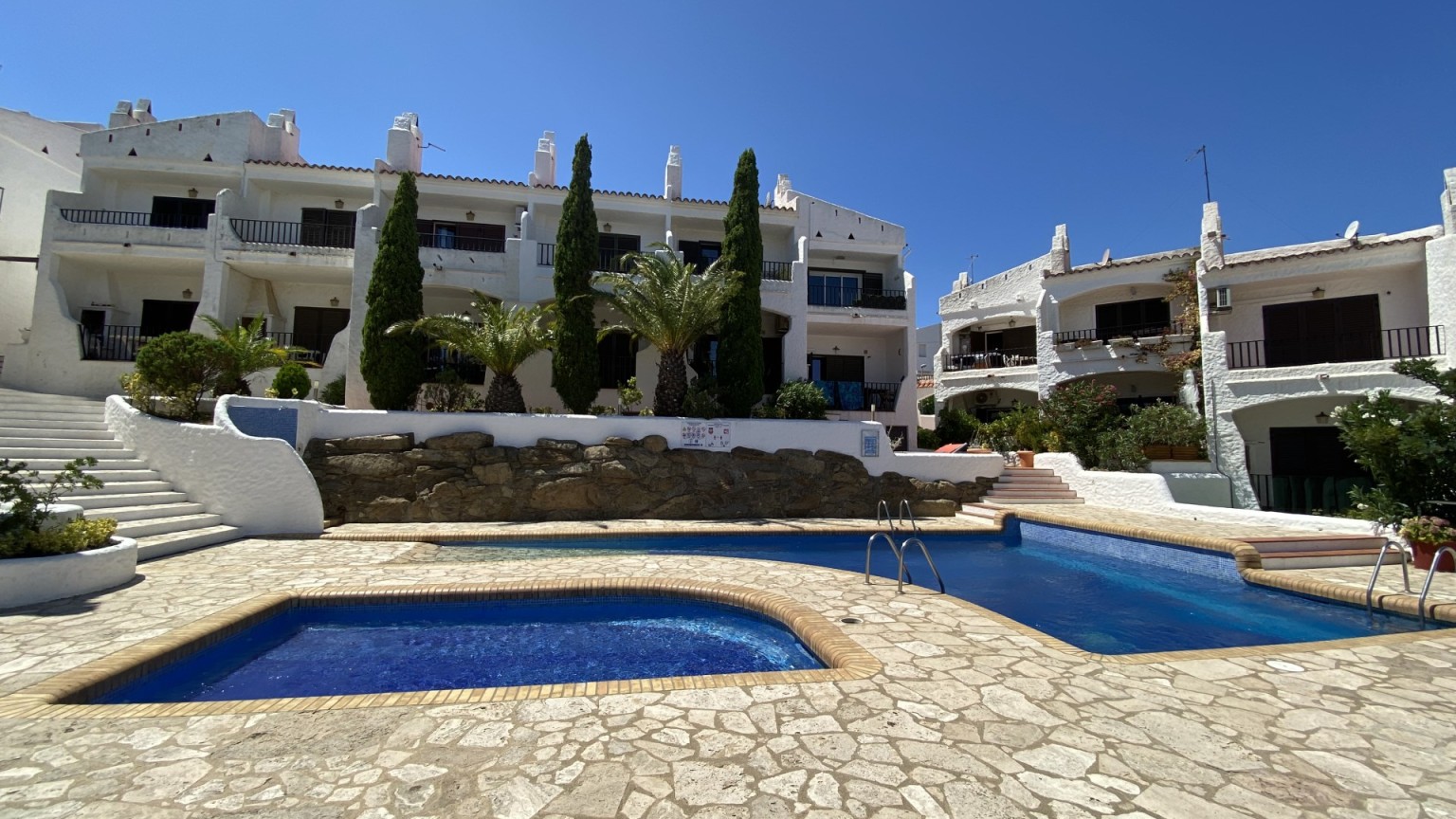 Casa amb LLICENCIA TURISTICA al Puig Rom, amb piscina comunitària. 