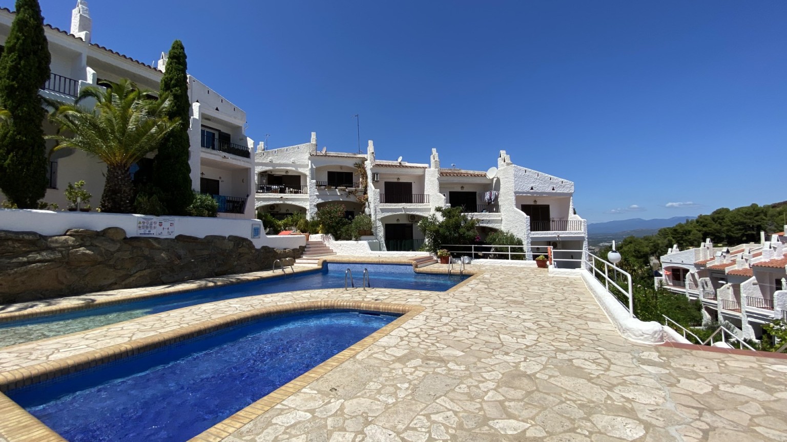 Casa amb LLICENCIA TURISTICA al Puig Rom, amb piscina comunitària. 