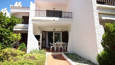 Casa amb LLICENCIA TURISTICA al Puig Rom, amb piscina comunitària. 