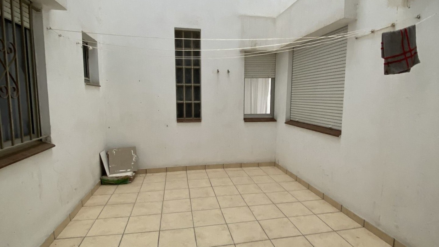 Piso en alquiler, en el centro de Roses, con tres dormitorios. 