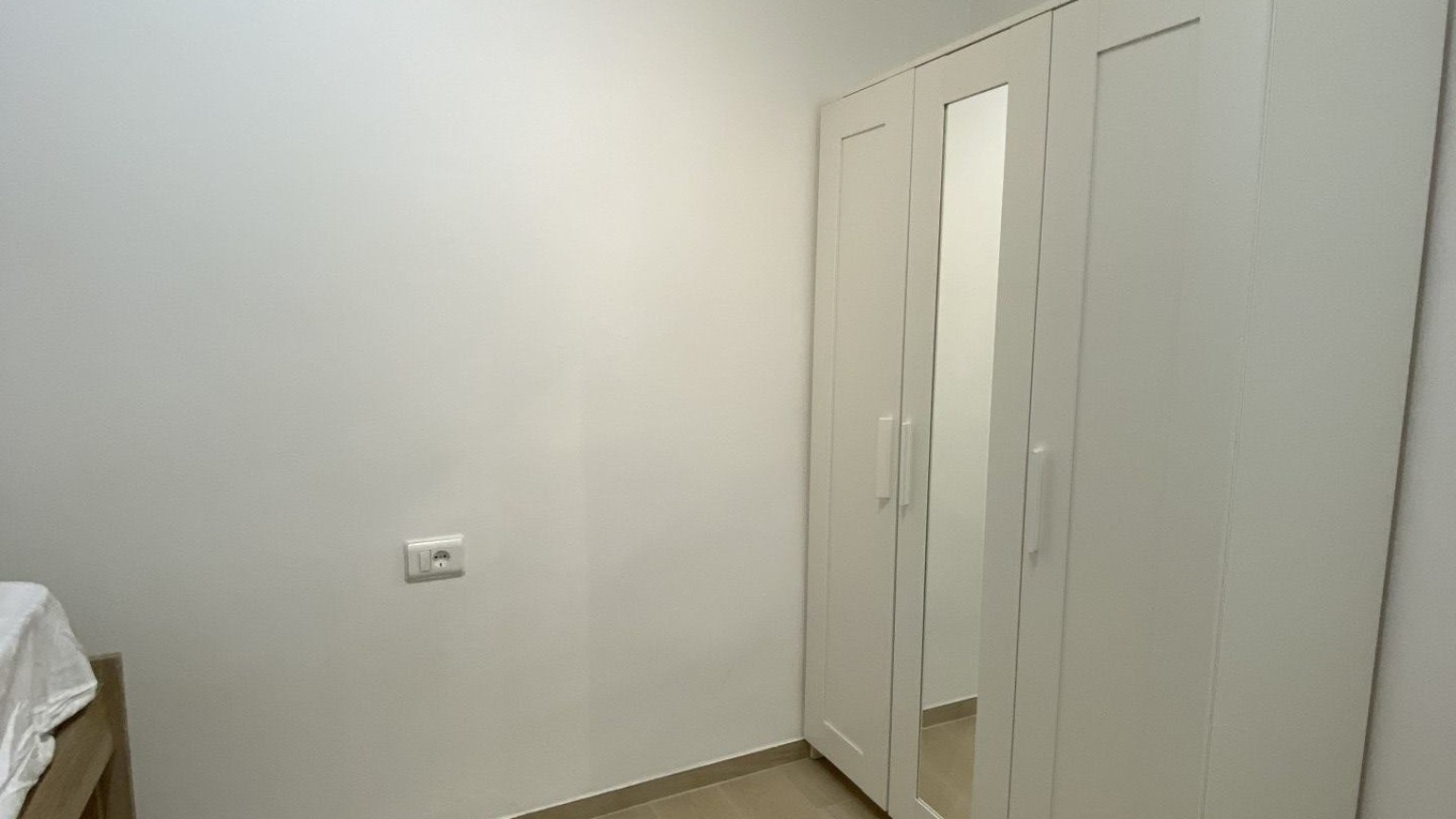 Piso en alquiler, en el centro de Roses, con tres dormitorios. 