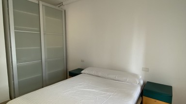 Piso en alquiler, en el centro de Roses, con tres dormitorios. 