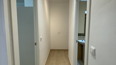 Piso en alquiler, en el centro de Roses, con tres dormitorios. 