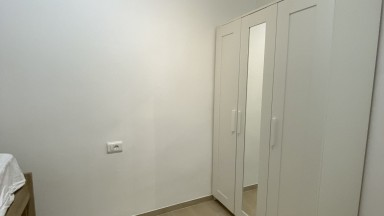 Piso en alquiler, en el centro de Roses, con tres dormitorios. 