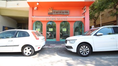 Local comercial en alquiler, 160m² en el centro de Roses, para una actividad anual.