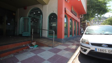 Local comercial en alquiler, 160m² en el centro de Roses, para una actividad anual.