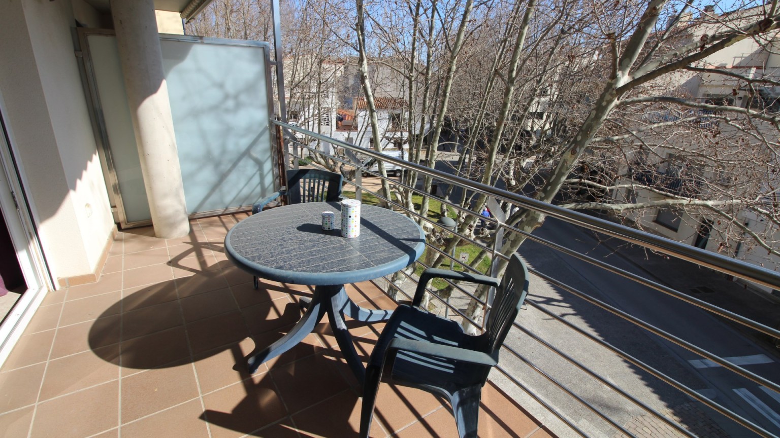 Soleado apartamento en alquiler en El Port de Llançà