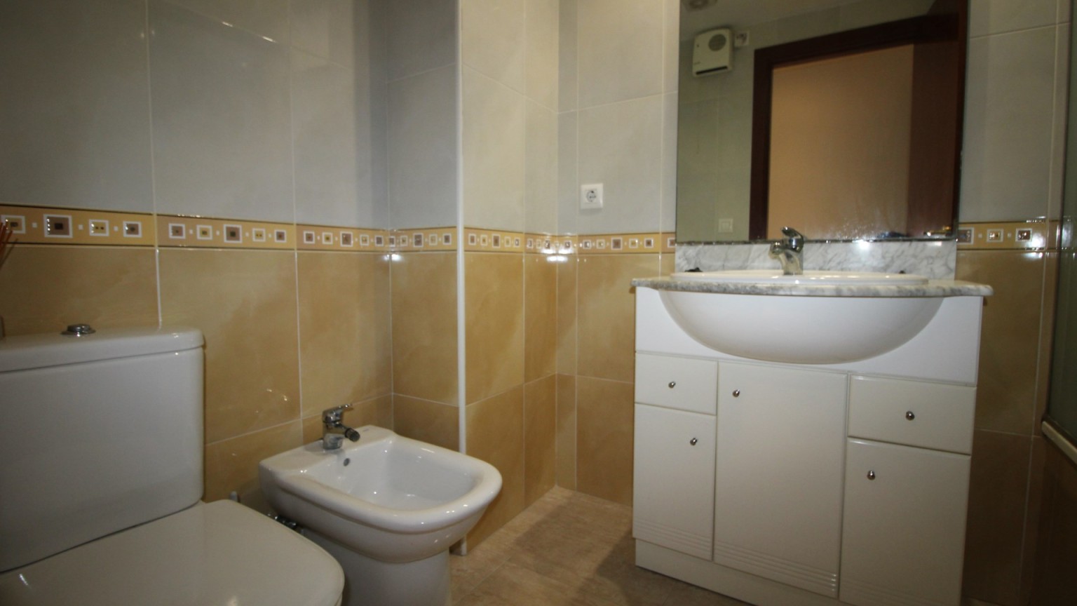 Soleado apartamento en alquiler en El Port de Llançà