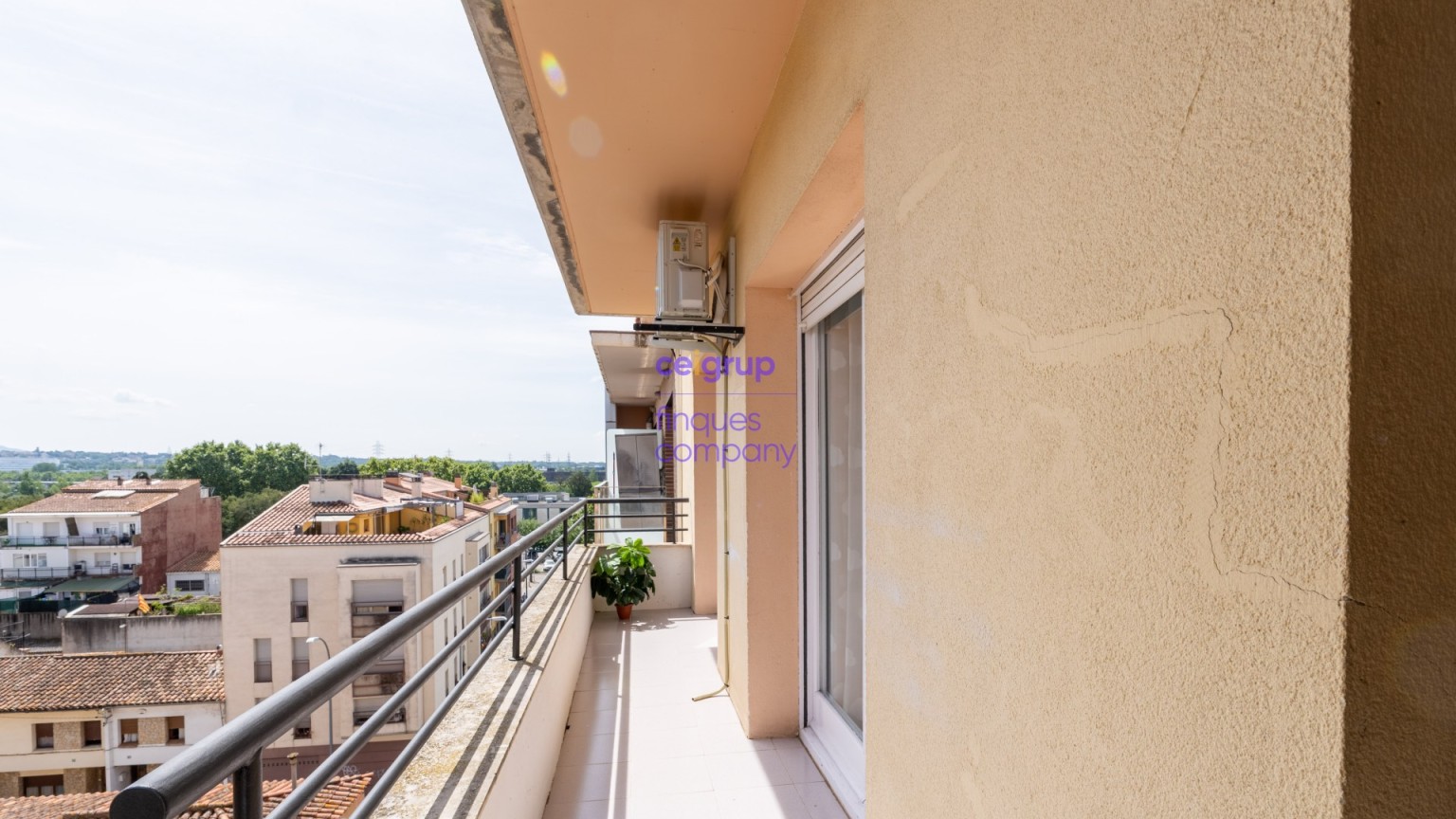 Apartment for sale in Salt with parking