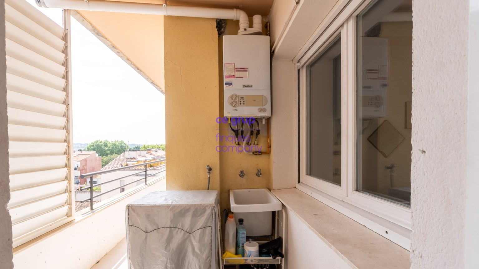 Apartment for sale in Salt with parking