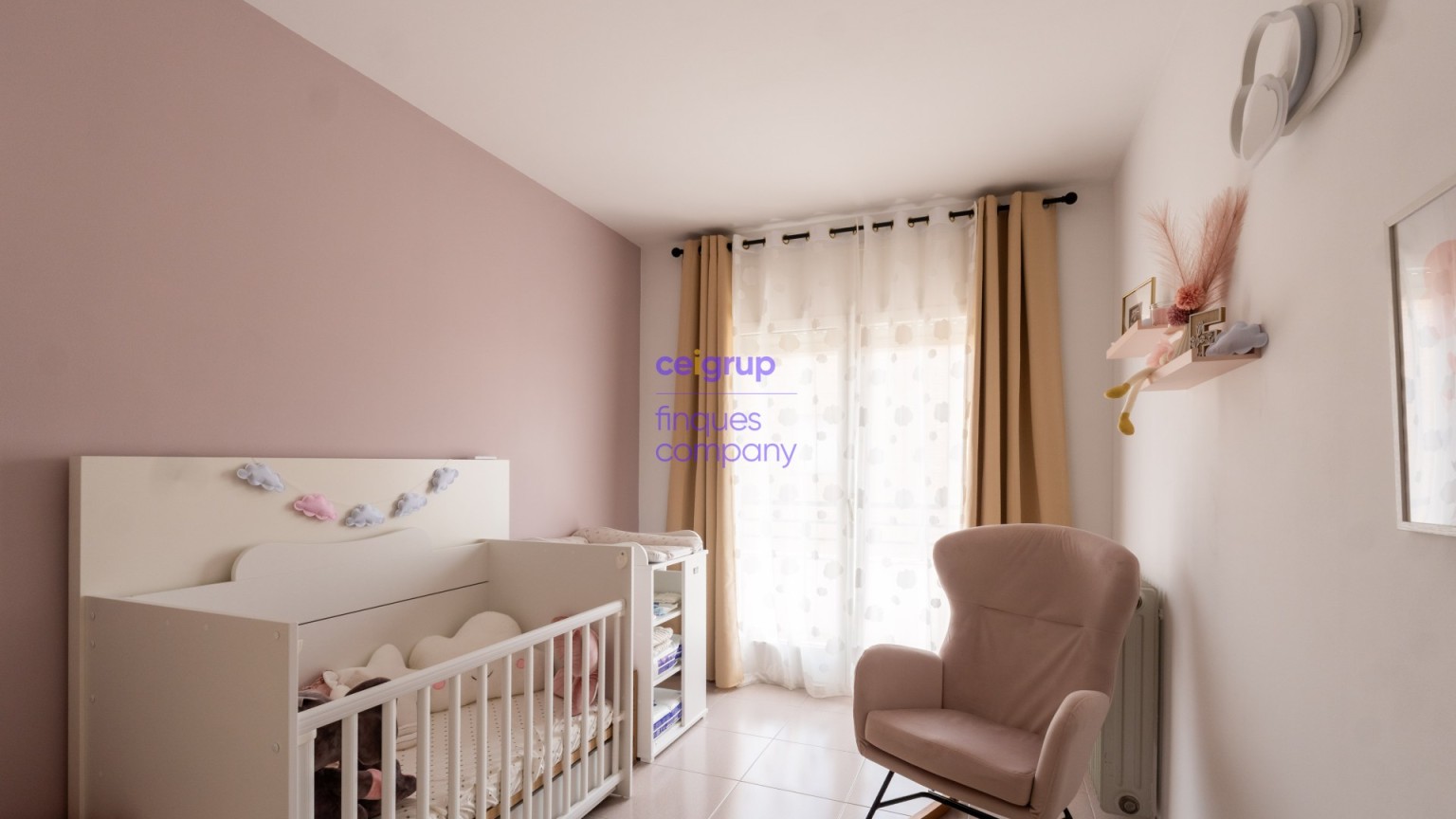 Apartment for sale in Salt with parking