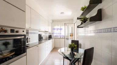 Apartment for sale in Salt with parking