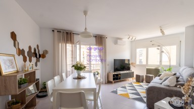 Apartment for sale in Salt with parking