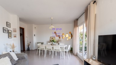 Apartment for sale in Salt with parking