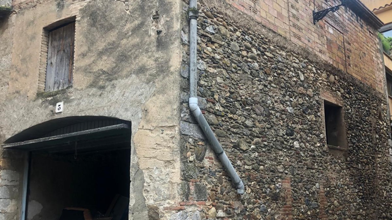 Grange à vendre, dans la vieille ville de Peralada