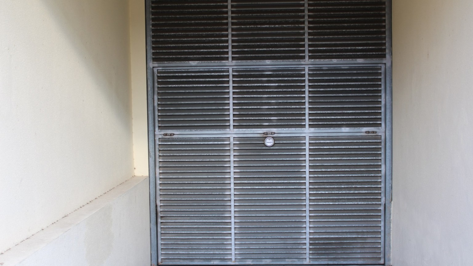 Parking place for sale in a communal building