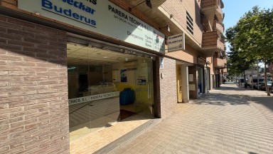 Commercial premises of 68 m2 with excellent visibility and location on the street, ideal for various types of business. It has air conditioning