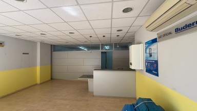 Commercial premises of 68 m2 with excellent visibility and location on the street, ideal for various types of business. It has air conditioning