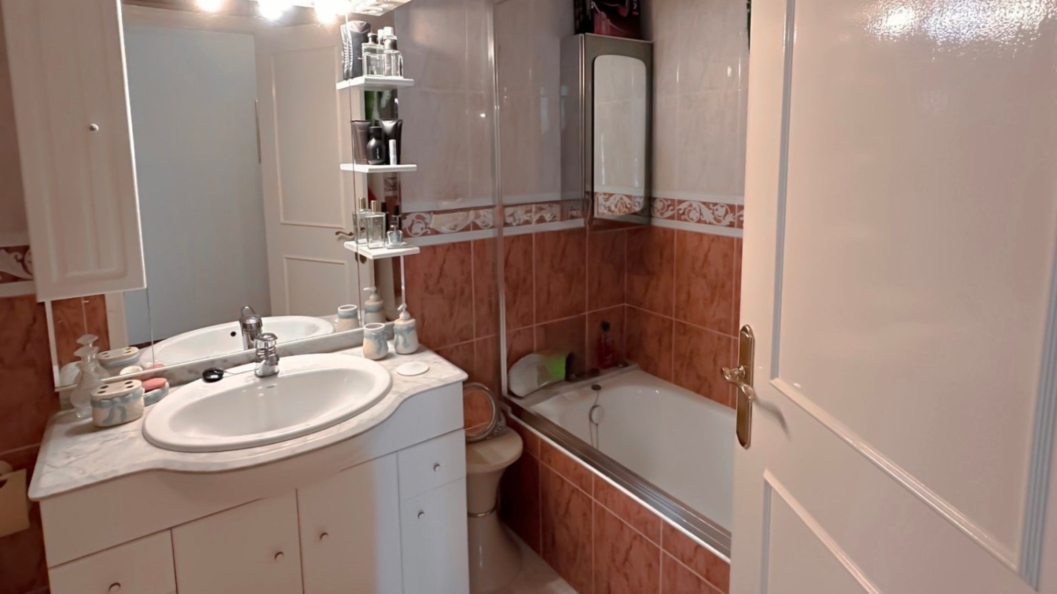 Appartement central à Roses, avec 4 chambres, 2 salles de bains, ascenseur.