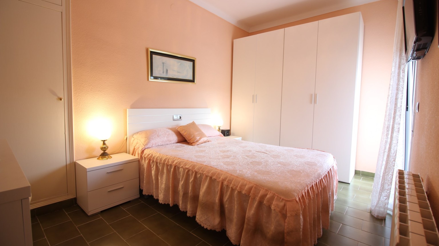 Appartement central à Roses, avec 4 chambres, 2 salles de bains, ascenseur.