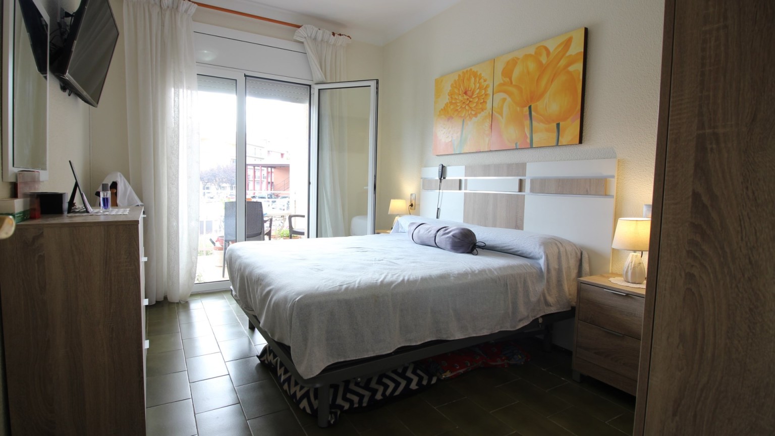 Appartement central à Roses, avec 4 chambres, 2 salles de bains, ascenseur.