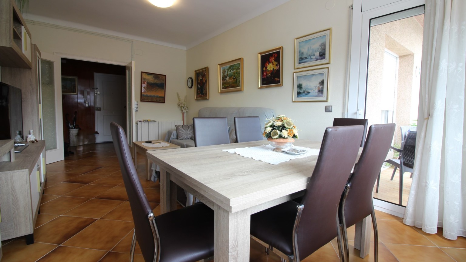 Appartement central à Roses, avec 4 chambres, 2 salles de bains, ascenseur.