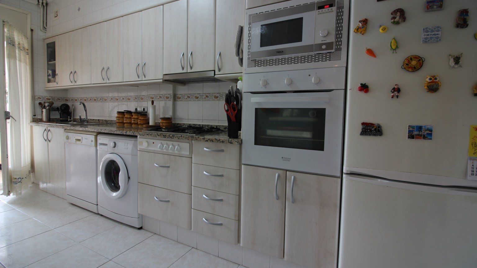 Appartement central à Roses, avec 4 chambres, 2 salles de bains, ascenseur.