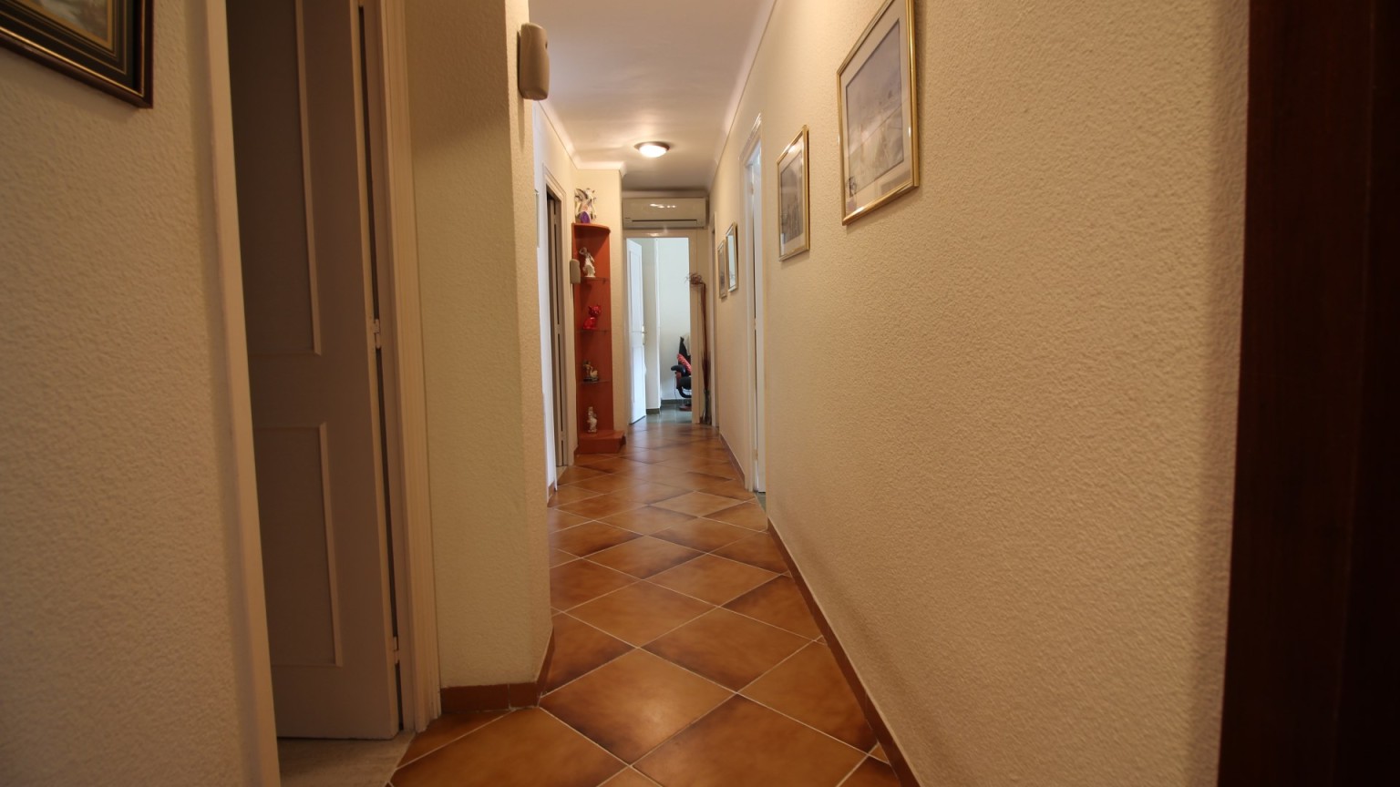Appartement central à Roses, avec 4 chambres, 2 salles de bains, ascenseur.