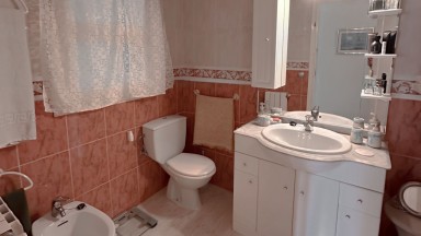 Appartement central à Roses, avec 4 chambres, 2 salles de bains, ascenseur.