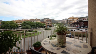 Appartement central à Roses, avec 4 chambres, 2 salles de bains, ascenseur.
