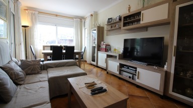 Appartement central à Roses, avec 4 chambres, 2 salles de bains, ascenseur.