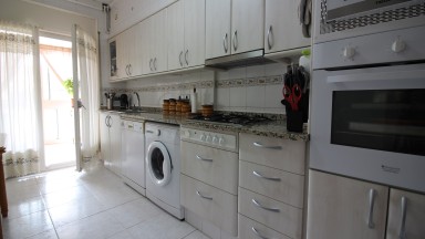 Appartement central à Roses, avec 4 chambres, 2 salles de bains, ascenseur.