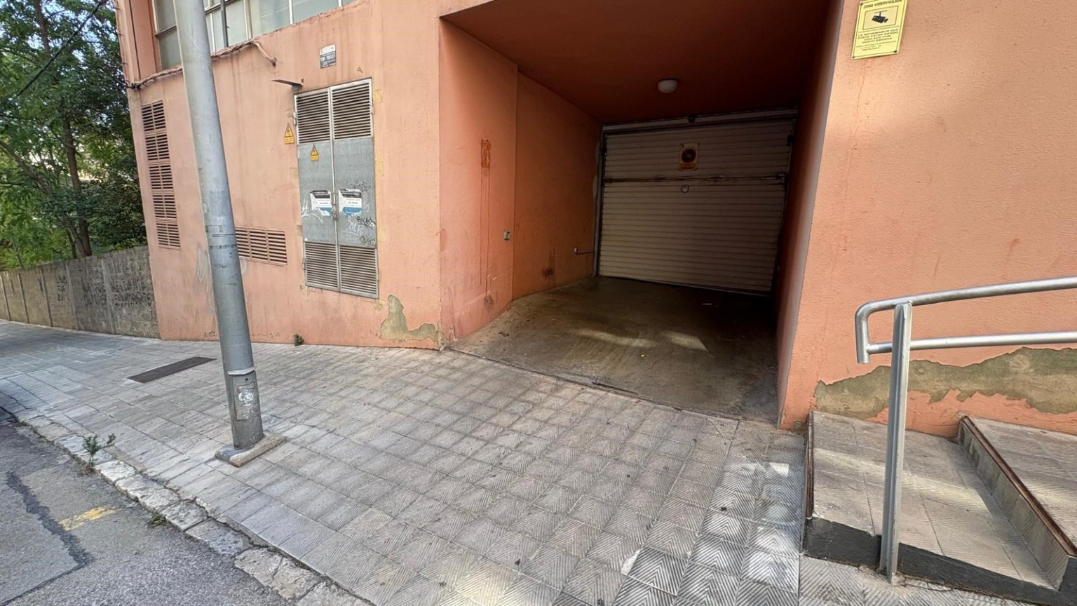 Parking space of 9m2