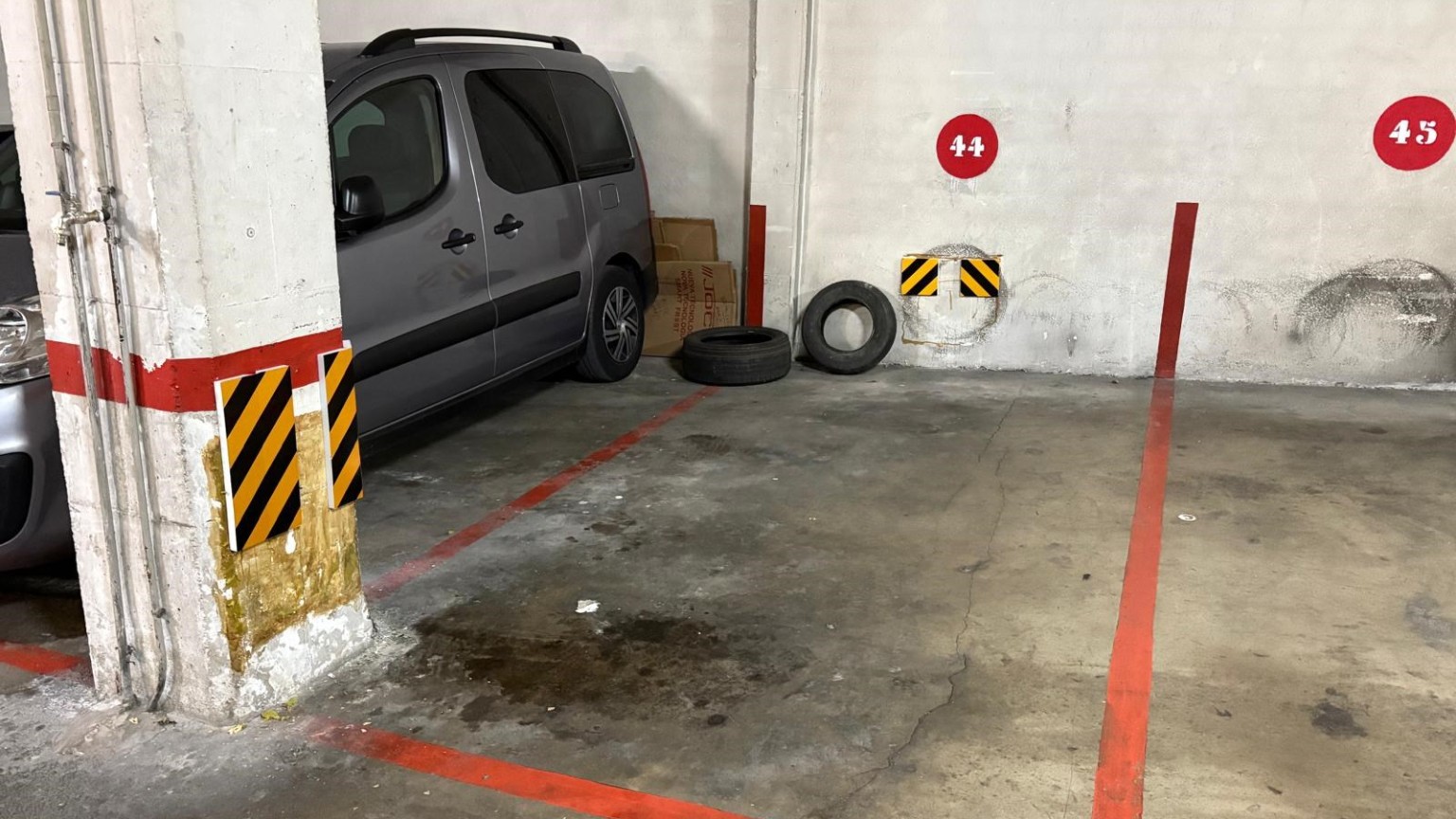 Parking space of 9m2