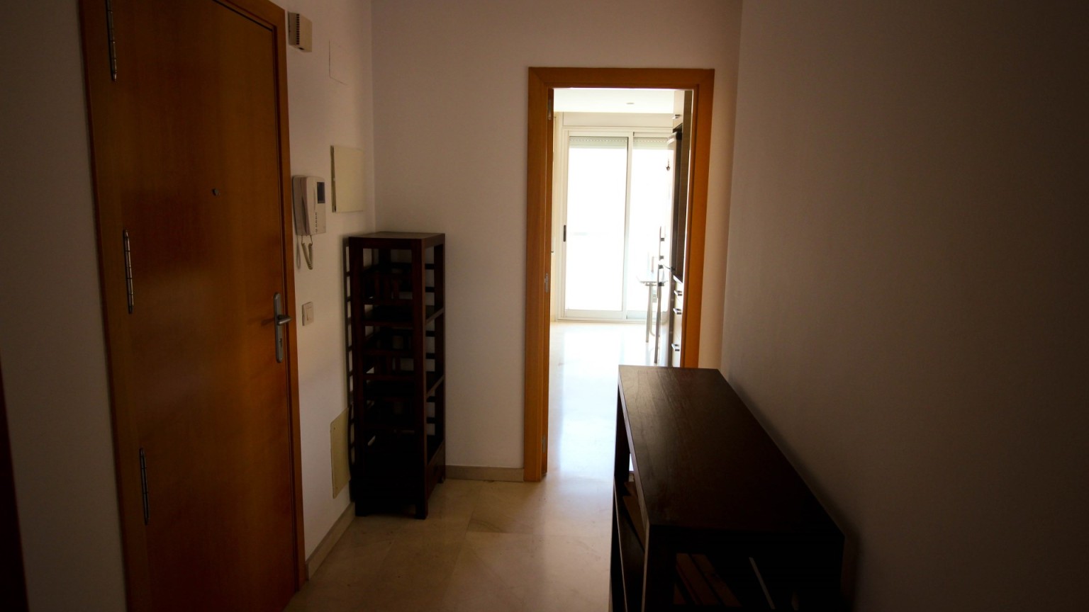 Flat for rent in the south of Girona with communal pool and parking.