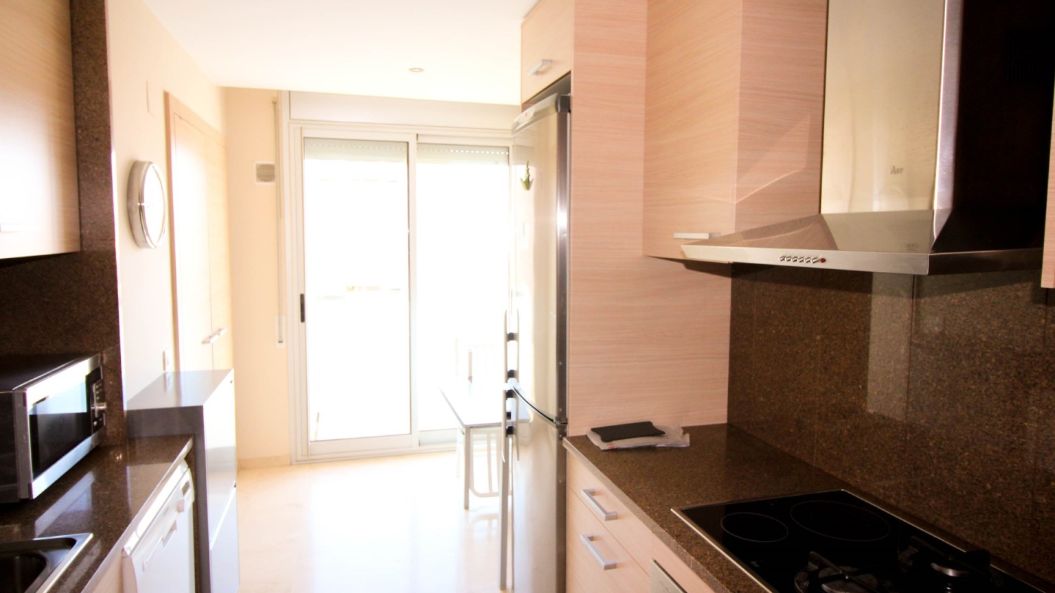 Flat for rent in the south of Girona with communal pool and parking.