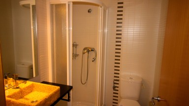 Flat for rent in the south of Girona with communal pool and parking.