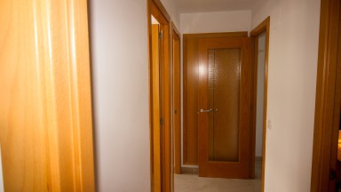 Flat for rent in the south of Girona with communal pool and parking.