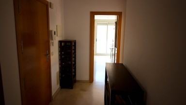 Flat for rent in the south of Girona with communal pool and parking.